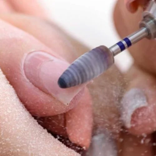 Gentle acrylic and gel nail extensions removal using safe soaking method